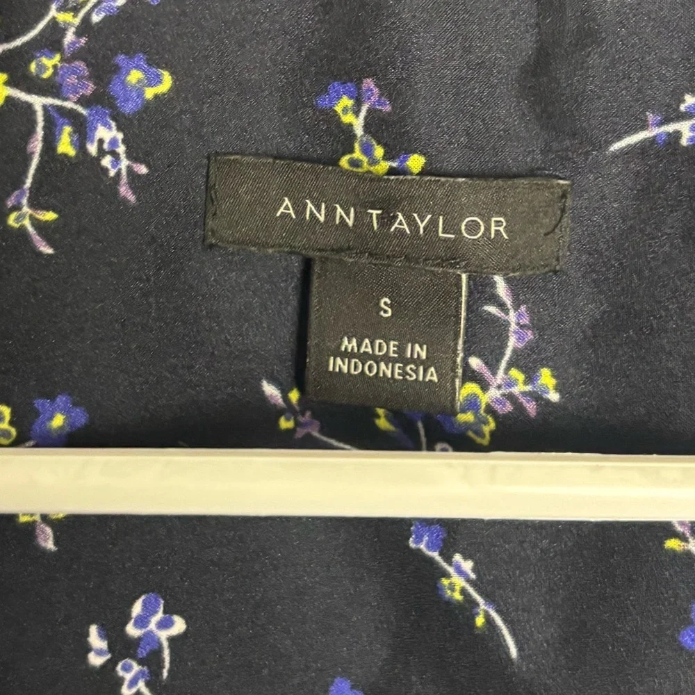 Ann Taylor
Small
Color Blue , Purple. White .yellow - Picture 6 of 6